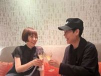 名倉潤、｢19回目の結婚記念日｣妻･渡辺満里奈と見つめあうラブラブ2ショットが話題