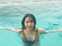 桜井日奈子、”めっちゃ可愛い”笑顔はじける水着姿！プールではしゃぐショット披露