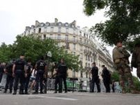パリ五輪　開会式に向けてセーヌ川も徹底警備　ライフル銃も携行　大会関係者「テロを警戒して多くの人数で」