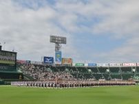 甲子園　開会式後に選手が熱中症訴え、車いすで運ばれる　朝でも蒸し暑さ残る聖地