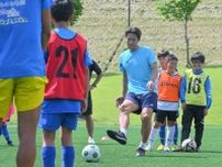 「常に試合意識して」　元日本代表福西さんが指導　十和田でサッカー教室