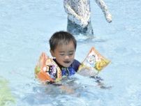 西条と鬼北で今年初の猛暑日　新居浜「10円プール」では水遊び