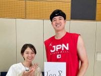 「身長差がありすぎ」と衝撃　206cmバスケ日本代表・渡邊雄太＆フジ女性アナの2Sが話題