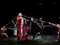 松本潤、独立後初の公の場は舞台『正三角関係』ゲネプロ公演　13年ぶりの舞台で花火師役で髭面を披露
