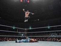 【WWE】“ジャッジメント・デイ”フィン・ベイラーが必殺クー・デ・グラを決めてタッグ王座防衛
