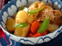【味別】和食の定番「肉じゃが」レシピ30選〜韓国風やエスニック、リメイクアイディアも！