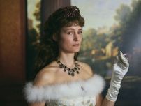 映画『エリザベート 1878』オーストリア皇妃の自由を求めて旅立つ40歳の1年間を描く