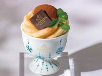 ゴディバカフェの夏限定「桃と小松大麦のチョコレートパフェ」オリジナル九谷焼の器に盛り付けて