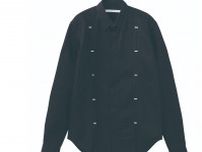 ジョン ローレンス サリバン24年秋冬デニムウェア、3段重ねのスカートや縦にメタルを並べたシャツ