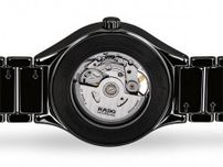セラミック素材の「腕時計」おすすめ4選　硬くて軽い、肌にも優しい素材　パイオニア的ブランドのモデルも紹介【2024年5月版】
