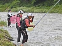 久慈川でアユ釣り解禁　矢祭、東北地方で最も早く