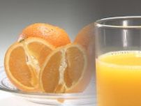 オレンジジュースが高級品に?　異例の品薄 仕入れ値4倍に
