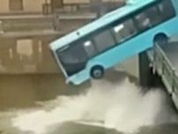 路線バスが川に転落　乗客7人が死亡　ロシア