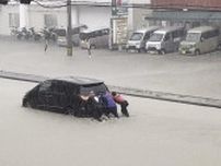 道路冠水で立ち往生 飲食店は水浸し…雷が住宅直撃か　沖縄で記録的短時間大雨情報