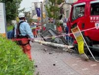 緊急走行していた消防車が電話ボックスをなぎ倒す事故　ハンドル操作誤った可能性も　東京・新宿区