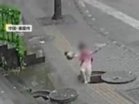 【危険】フタの外れたマンホールに小学生落ちる「助けて〜」別の小学生が救出　傘をたたむのに集中し落下　中国