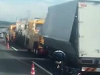 関越道で6台絡む事故　9人死傷　“工事規制用”キャリアカーにトラック追突…下りで渋滞続く
