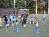 「俺、プロだったけど下手になってる」松井大輔が痛感。横浜FCスクール初指導に密着、子どもたちへの指導の狙いとは