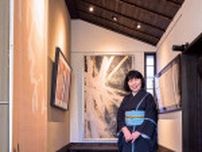 書でもなく絵でもない。107歳まで生きた美術家・篠田桃紅さんを生き方の師に。100点を超えるコレクションを集めた〈篠田桃紅作品館〉を開館