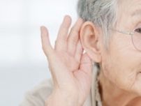 難聴を放置すると認知症になる可能性が上がる？！でも補聴器は高いのにうまく使えない…眼鏡との違いは？