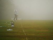 【速報】男子ゴルフ日欧共催大会 濃霧のため2時間50分遅れで開幕