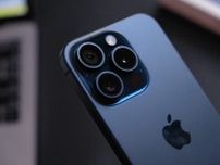 「iPhone 16 Pro」の背面カメラ、回転式の電気カミソリみたいなデザインになるかも