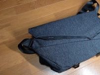 ミドル世代の背中をクールに見せる容量可変式のスリングバッグ「SEKKEI MX-sling」に新色グレーが登場
