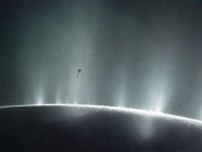 土星の衛星エンケラドゥス、氷の噴出メカニズムに新発見