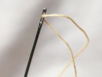 「これには驚いた！」　器具を使わず針に糸を通す方法