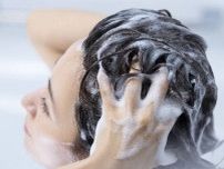 抜け毛の正常な量は1日何本？髪を育てる正しいシャンプーのやり方を解説！