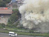 【速報】住宅火災で激しい炎と煙　住人は外出中でけが人はいないとみられる　愛知・清須市