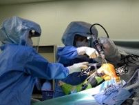 膝関節手術　機器が誘導　ロボットアーム、正確に骨削る　一部分だけ交換　回復も早く　えにわ病院で実績