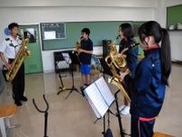 吹奏楽の技術、中学生に指導　羽幌で陸自音楽隊員