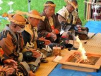 先祖供養し古式舞踊　苫小牧でアイヌ協会が儀式