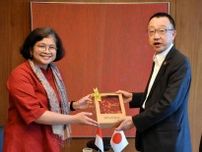 人材育成で連携　インドネシア副大使、札幌市役所訪問
