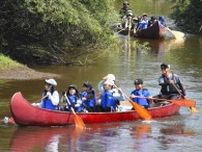 釧路川カヌーでゆったり　標茶小児童が川下り体験