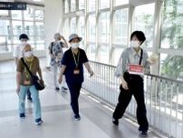 学生と歩き心も体も健康に　手稲で高齢者向けイベント　北海道科学大生ら