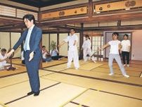 復興願い「光舞」奉納へ　神職が稽古、富山で７月披露