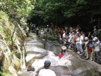 【7/7】府中市で「三郎の滝フェスティバル」開催！約30mの天然のウォータースライダーで滝すべりを楽しもう