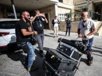 アルジャジーラのイスラエル支局を閉鎖、当局による強制捜査の瞬間「ジャーナリストを標的にするのは犯罪」（動画）