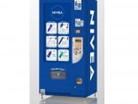 「NIVEA 自販機」東京駅に登場　「旅のお供にいかが？」を訴求