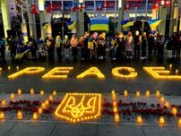 《ウクライナ軍事侵攻2年》「平和、必ず取り戻す」キャンドル1000個の灯、犠牲者へ黙祷捧げる