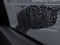 「沖縄旅行中、ひどい雨に降られて濡れ鼠に。横を通った乗用車の窓が開き、助手席から...」（神奈川県・30代男性）