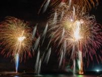 約1,000発の打ち上げ花火が夜の竹野浜を彩る♡　竹野浜海水浴場で「第52回たけの海上花火大会」開催　豊岡市