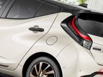 トヨタ新型「アクア」発表！ まさに「小さな高級車」な“上質内装”採用！ 斬新2トーンの「新ラフィネ」に販売店でも反響アリ
