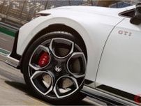 300馬力の「最強5ドアハッチバック」世界初公開！ 直4ターボ＆巨大ウイングがカッコイイ！ 「GOLF GTI」をドイツでお披露目