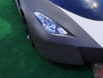 2人乗りの斬新「和製スーパーカー」実車展示！ 全長5mのエアロデザインがスゴい!? 謎の「VEGA」 今夏正式発表へ