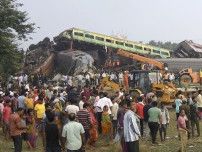 インドで列車事故、230人死亡　近年最悪か、900人けが