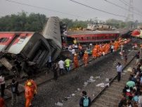 インド、現場に衝突防止装置なし　列車120キロ超で事故か