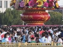 中国の大型連休、旅客8億人超へ　国慶節、各地でにぎわい